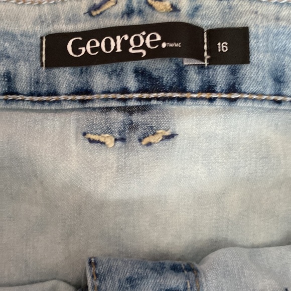 - Girl’s denim button-down skirt - Picture 4 of 5